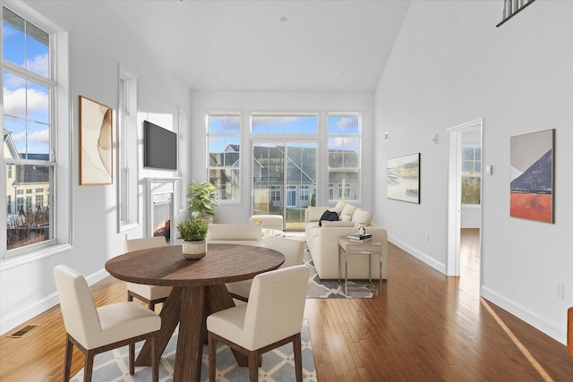 sunroom / solarium with vaulted ceiling