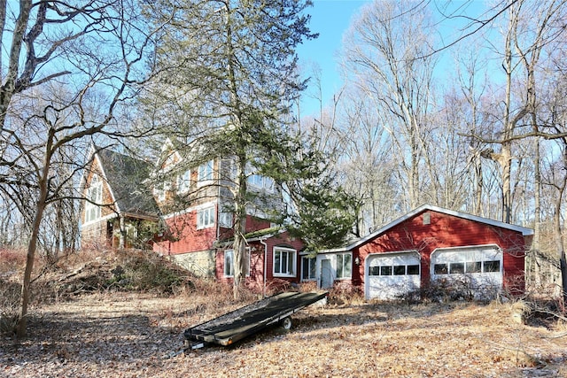 view of front facade with a garage