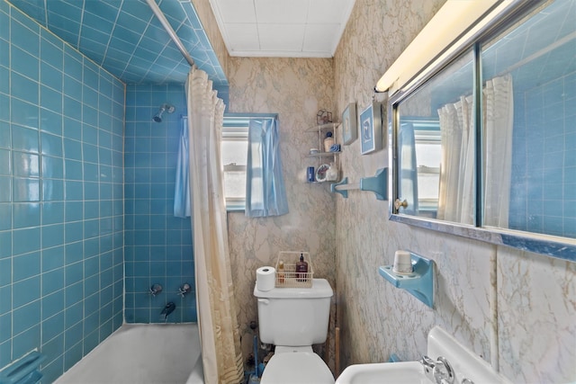 full bathroom featuring toilet, shower / bathtub combination with curtain, ornamental molding, and sink