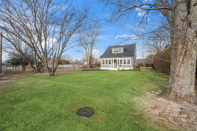 view of yard featuring an outdoor structure