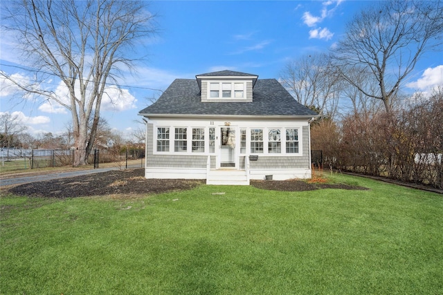 view of front facade with a front lawn