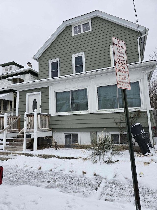 view of front of property