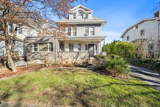 front facade featuring a front lawn