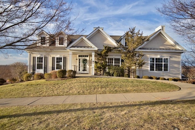 view of front of property with a front yard