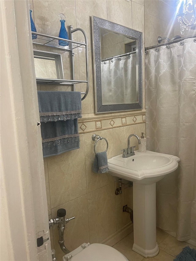 bathroom featuring a shower with curtain, tile walls, tile patterned floors, and toilet