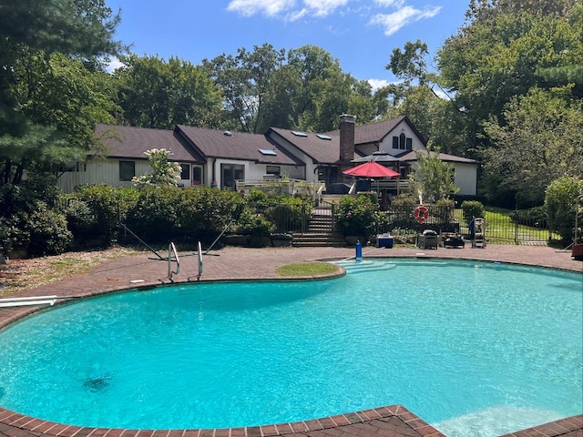 view of swimming pool