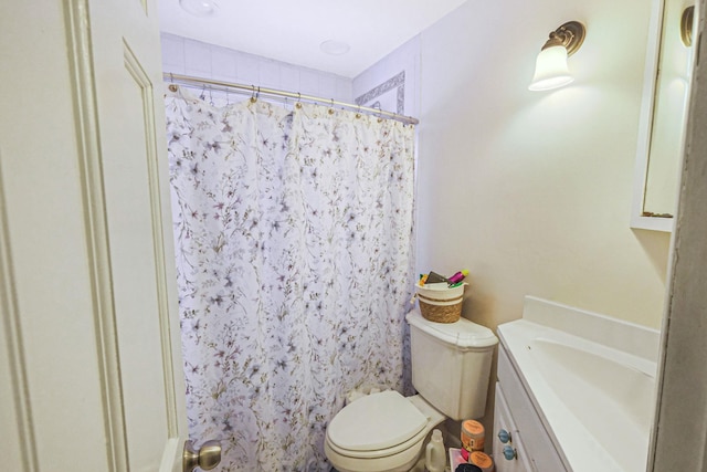 bathroom with a shower with curtain, vanity, and toilet