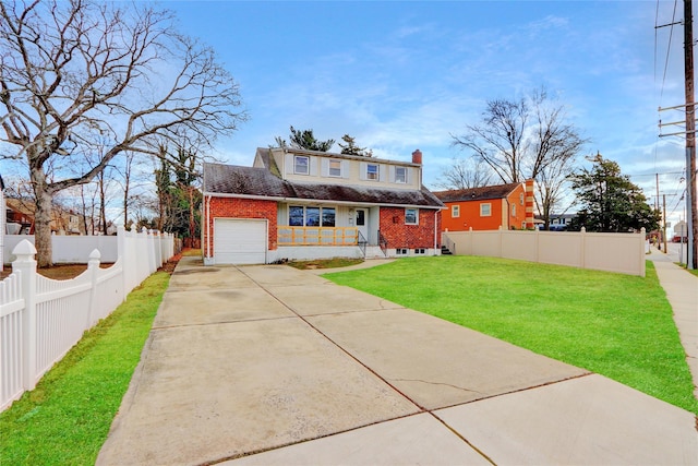 view of front of home featuring a front yard and a garage