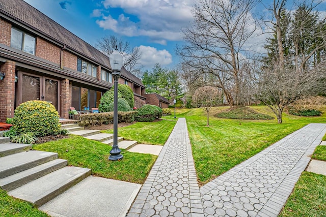 view of property's community featuring a yard