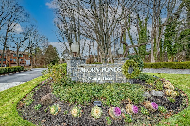 view of community / neighborhood sign