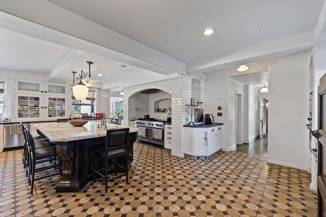 dining room with dark floors, recessed lighting, and baseboards