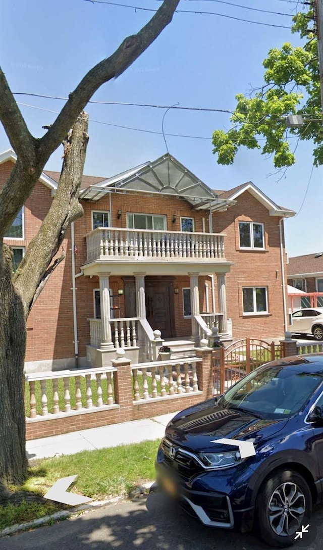 view of front facade featuring a porch and a balcony