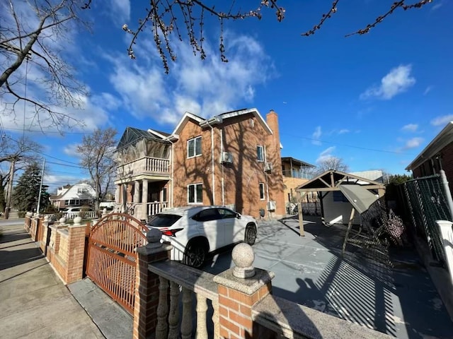 view of front of home featuring a balcony