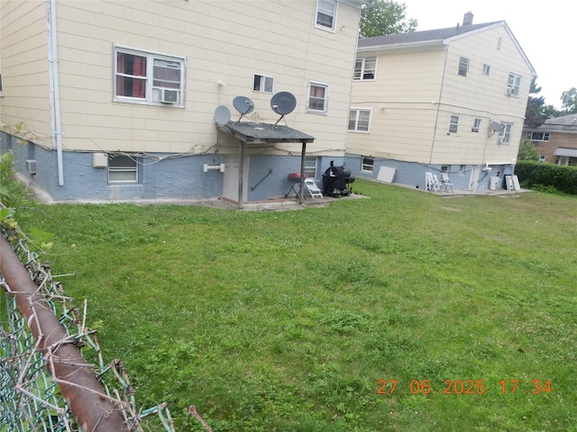 128 E 4th St, Mount Vernon, NY 10550 - back of house featuring a yard