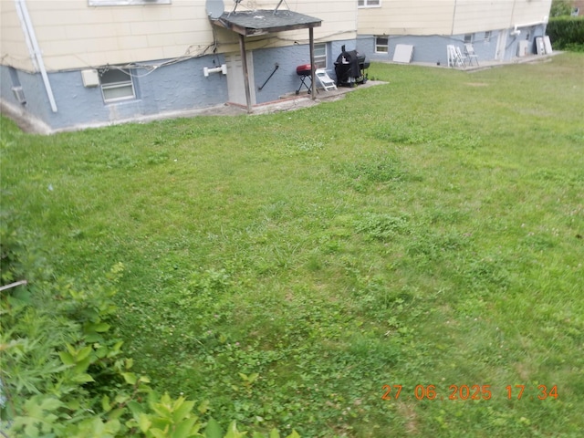 128 E 4th St, Mount Vernon, NY 10550 - view of grassy yard