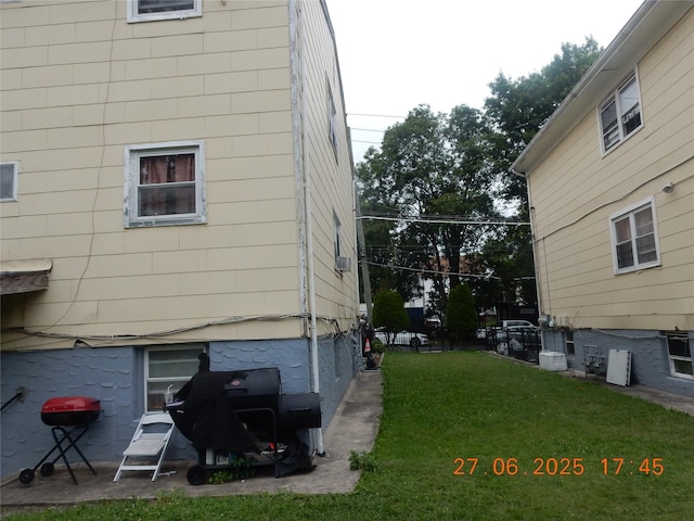 128 E 4th St, Mount Vernon, NY 10550 - view of home's exterior with a yard