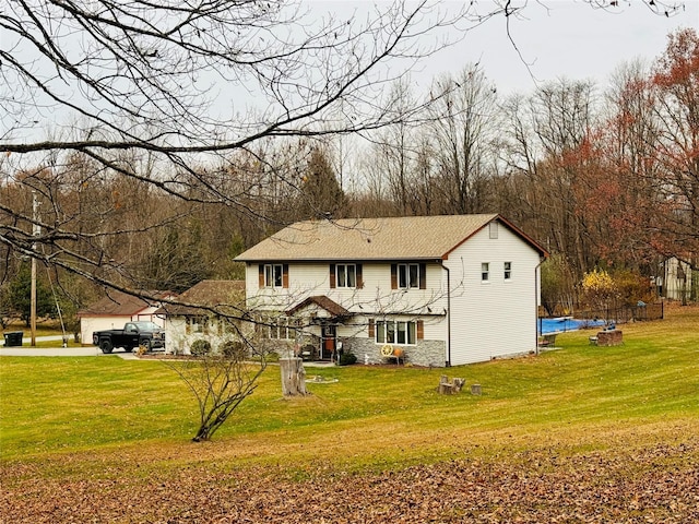 back of house featuring a lawn