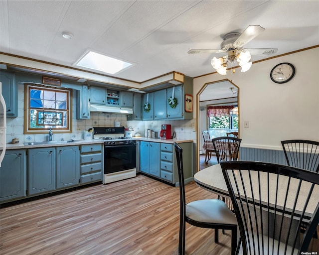 kitchen featuring backsplash, white stove, sink, ceiling fan, and light hardwood / wood-style floors