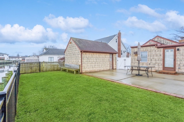 view of yard featuring a patio area