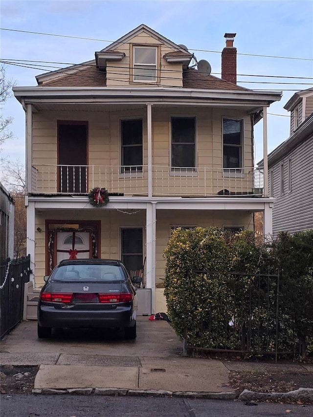 437 E 3rd St, Mount Vernon, NY 10553 - view of front of home with a balcony