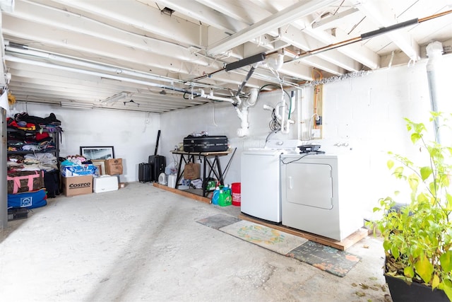 basement featuring washing machine and clothes dryer