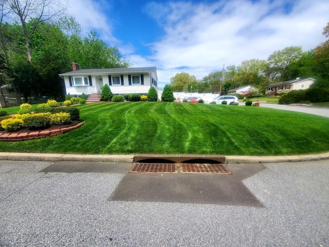 view of front of house featuring a front yard