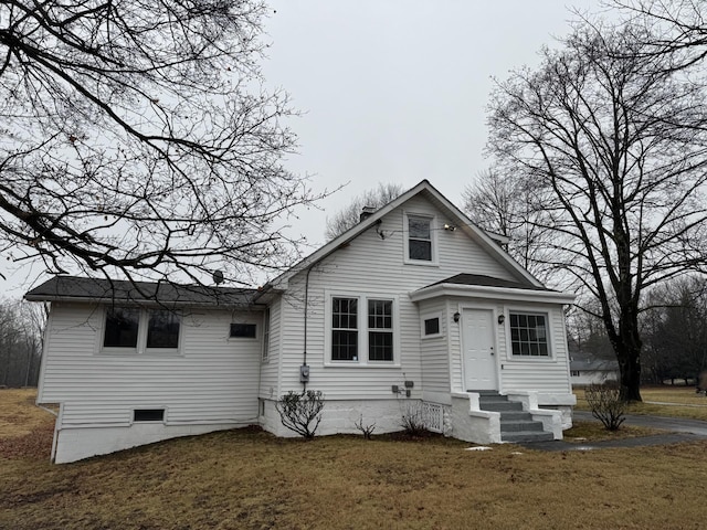 view of front of home with a front yard