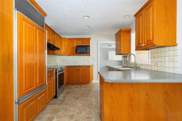 kitchen featuring stainless steel electric stove, sink, decorative backsplash, paneled refrigerator, and kitchen peninsula