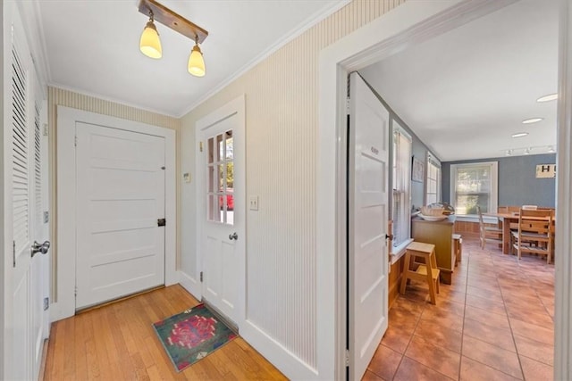 entryway with crown molding