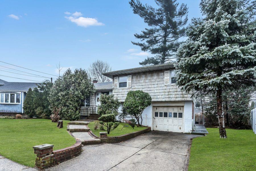 view of front of property with a garage and a front yard