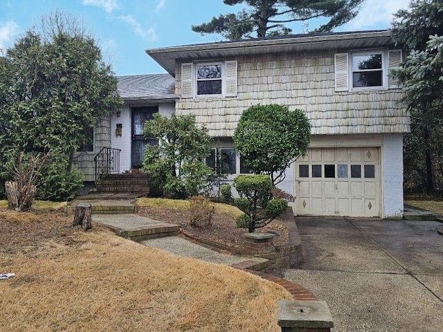 view of front facade featuring a garage