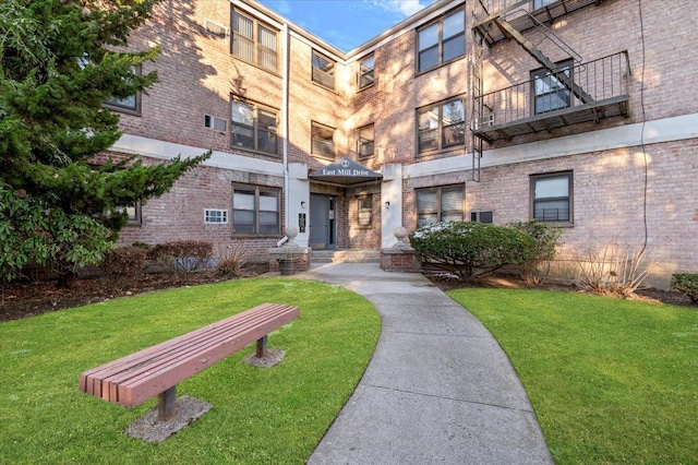 2 E Mill Dr Apt 2H, Great Neck, NY 11021 - view of building exterior