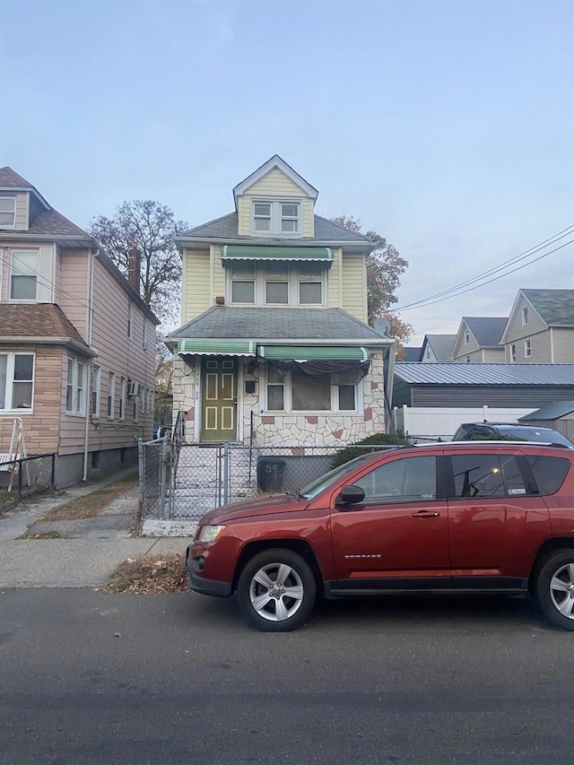 view of front of property