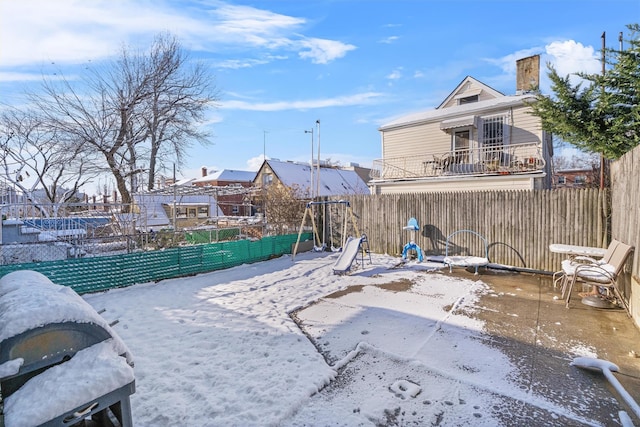 view of yard layered in snow