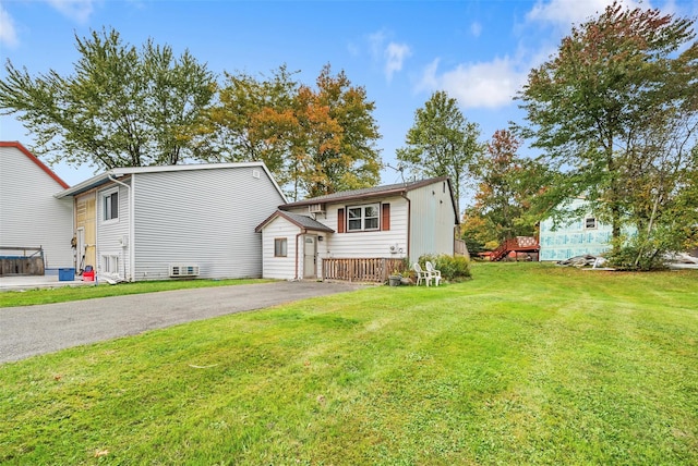 view of front of property with a front yard