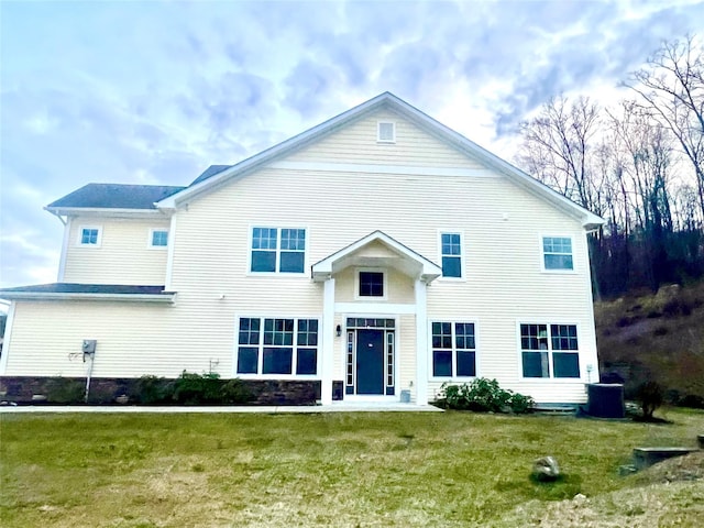 view of front of home with a front yard