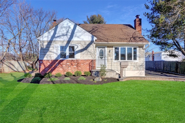 view of front of home featuring a front yard