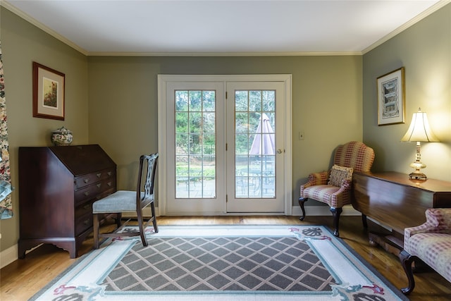 living area with crown molding and hardwood / wood-style floors