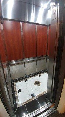 room details with elevator