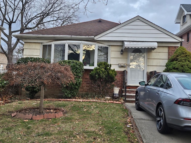 bungalow-style house with a front yard