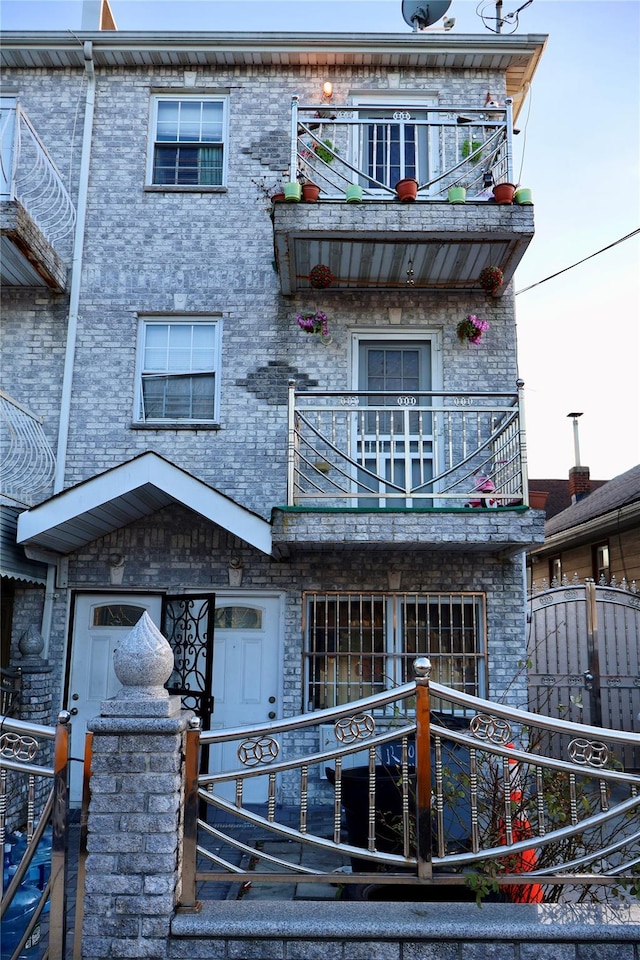 view of front of home with a balcony