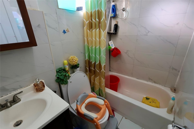 full bathroom with shower / bath combo with shower curtain, sink, tile patterned flooring, and toilet