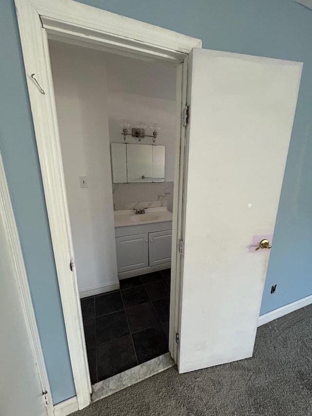 bathroom with backsplash and vanity