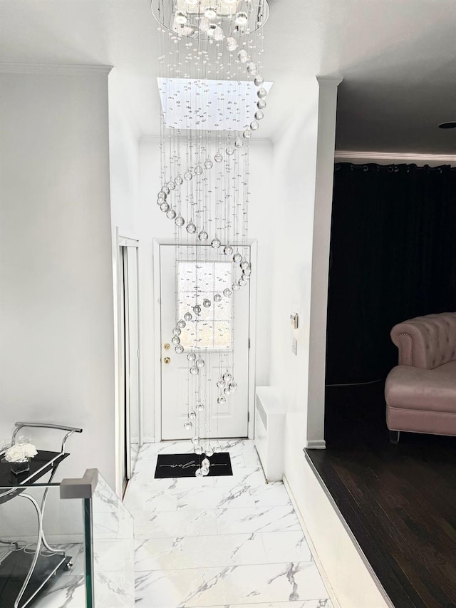 foyer featuring an inviting chandelier