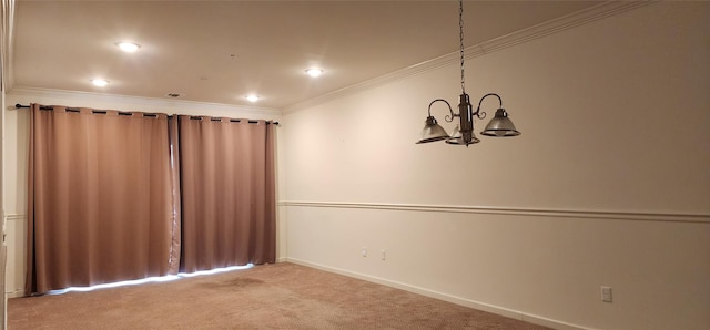 unfurnished room with carpet flooring, crown molding, and a notable chandelier