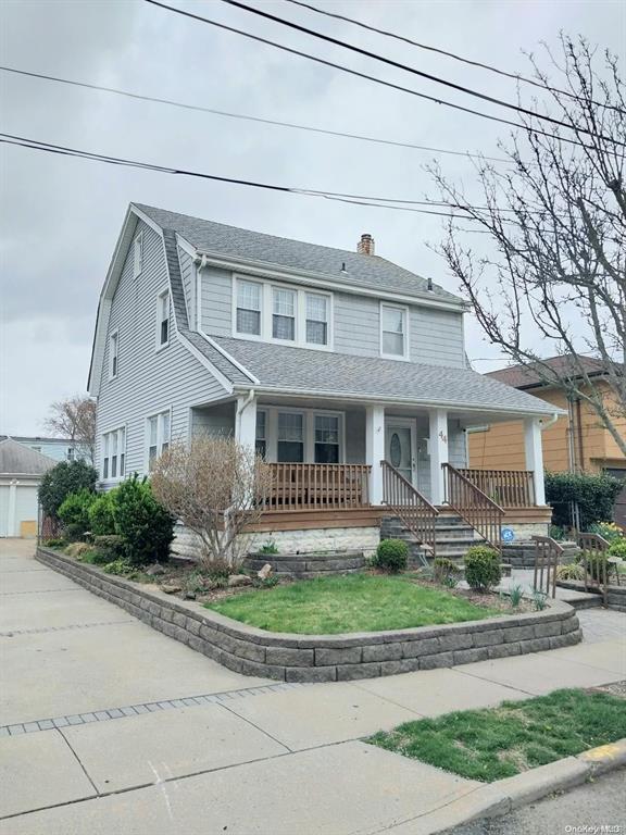 view of front of house featuring a porch