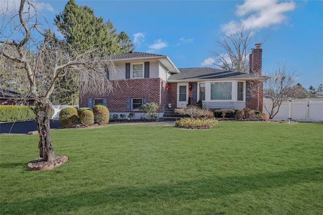 split level home with a front lawn