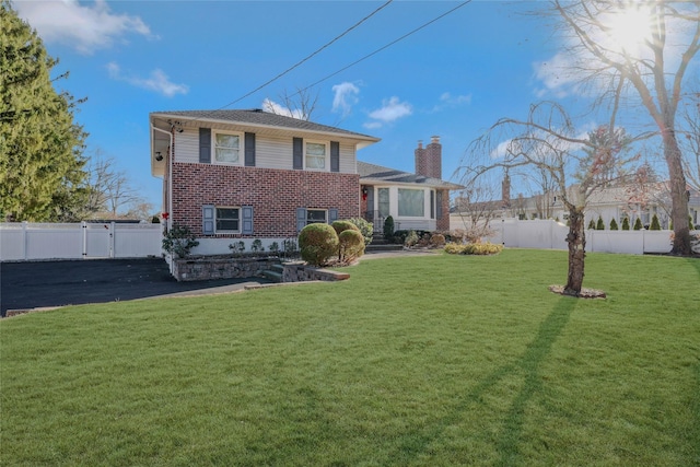 view of front of home with a front lawn