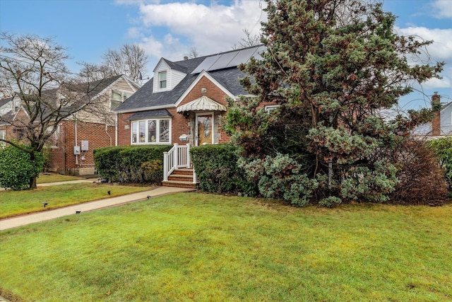 view of front of house featuring a front lawn