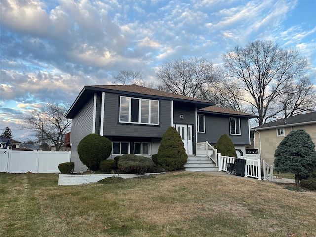 view of front facade with a front yard